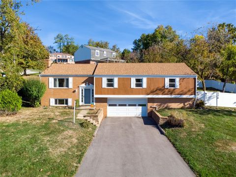Photo of 240 Clare Dr, Canonsburg, PA 15317 (MLS # 1726224)
