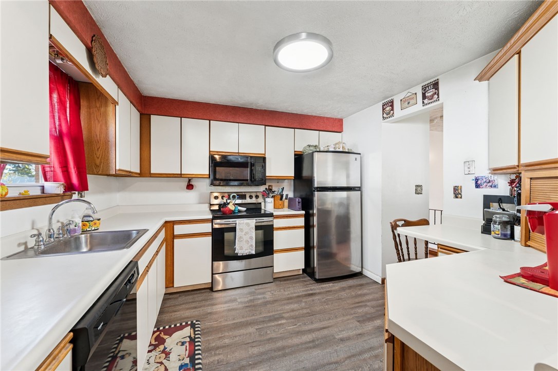 North Strabane, Pennsylvania 15317, United States, 4 Bedrooms Bedrooms, ,3 BathroomsBathrooms,Residential,Active,230802