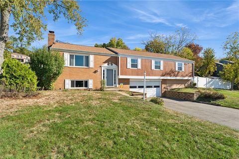 Photo of 240 Clare Dr, Canonsburg, PA 15317 (MLS # 1726224)