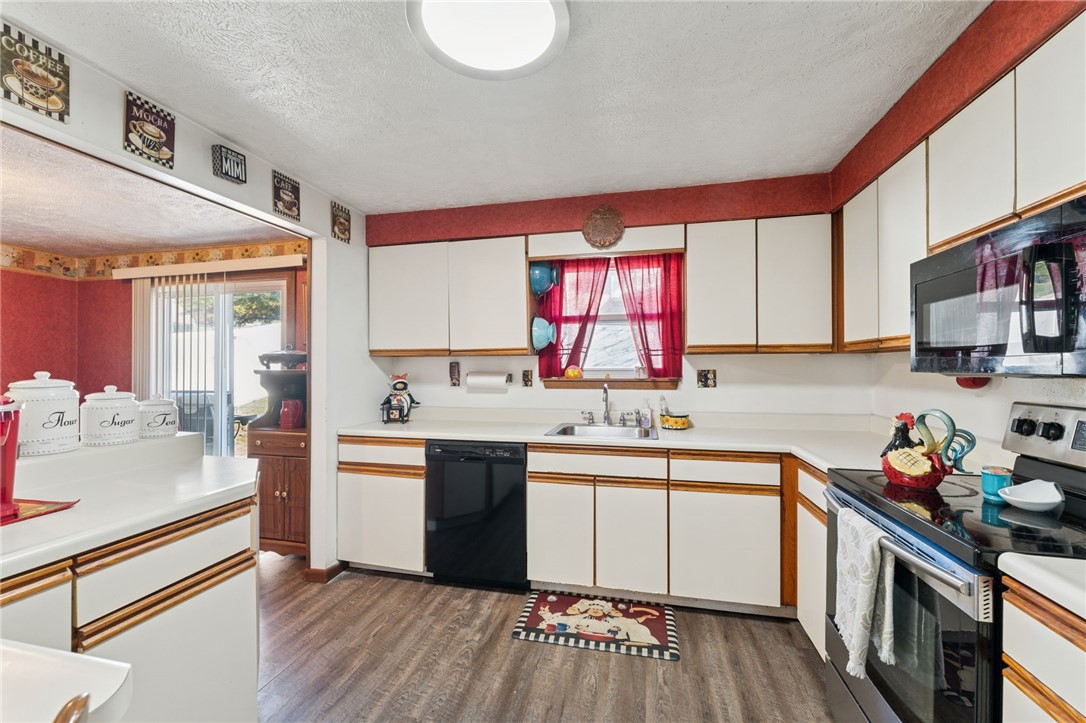 North Strabane, Pennsylvania 15317, United States, 4 Bedrooms Bedrooms, ,3 BathroomsBathrooms,Residential,Active,230802