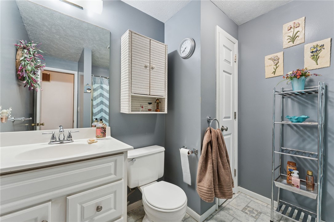 North Strabane, Pennsylvania 15317, United States, 4 Bedrooms Bedrooms, ,3 BathroomsBathrooms,Residential,Active,230802