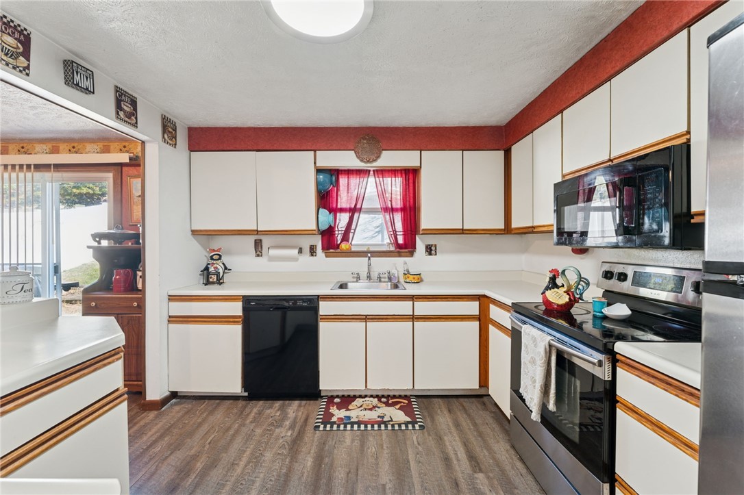 North Strabane, Pennsylvania 15317, United States, 4 Bedrooms Bedrooms, ,3 BathroomsBathrooms,Residential,Active,230802