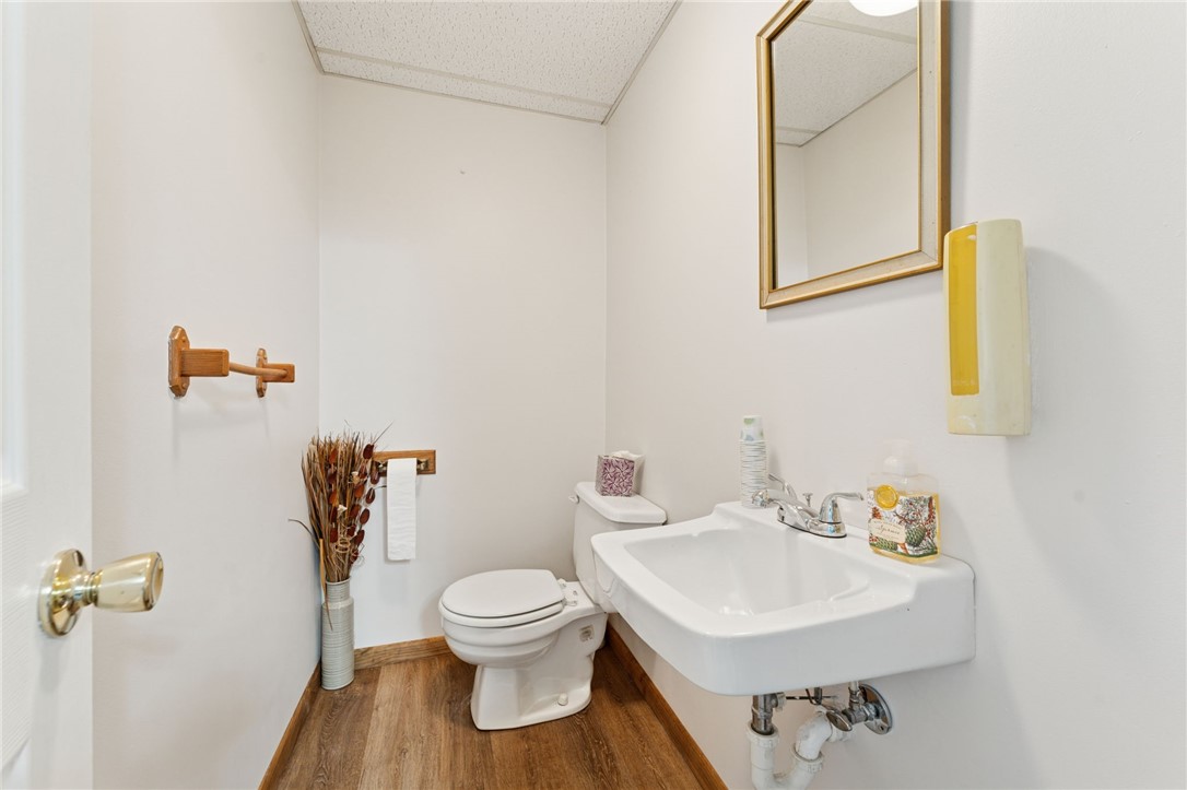 North Strabane, Pennsylvania 15317, United States, 4 Bedrooms Bedrooms, ,3 BathroomsBathrooms,Residential,Active,230802