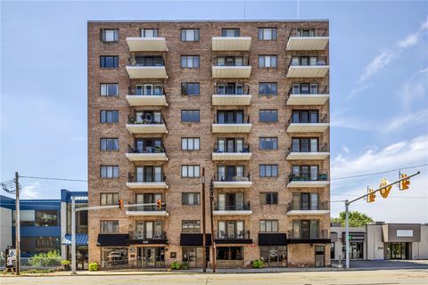 Photo of 520 Washington Rd #301, Pittsburgh, PA 15228 (MLS # 1732889)