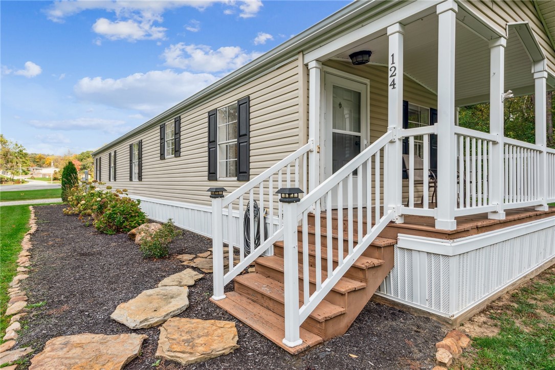 Derry Twp, Pennsylvania 15650, United States, 3 Bedrooms Bedrooms, ,2 BathroomsBathrooms,Residential,Pending,38133