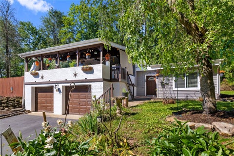 Photo of 112 Wagon Wheel Ln, Pittsburgh, PA 15238 (MLS # 1758790)