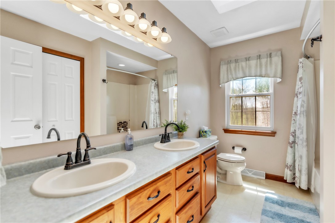 Lancaster Twp, Pennsylvania 16037, United States, 4 Bedrooms Bedrooms, ,4 BathroomsBathrooms,Residential,Active,174842