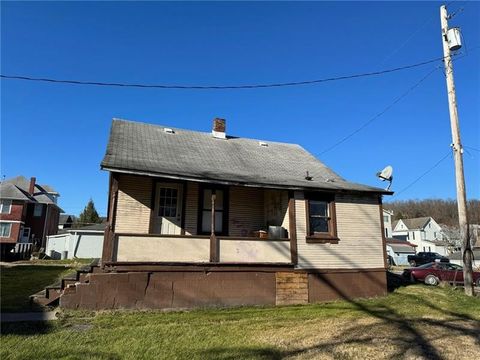 Photo of 220 E Jackson St, Houston, PA 15342 (MLS # 1747072)