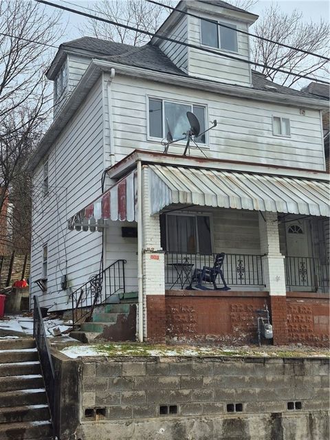 Photo of 803 Lamont St, Mc Kees Rocks, PA 15136 (MLS # 1737015)