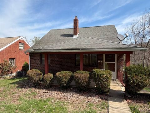 Photo of 432 Mary St, Jeannette, PA 15644 (MLS # 1747907)