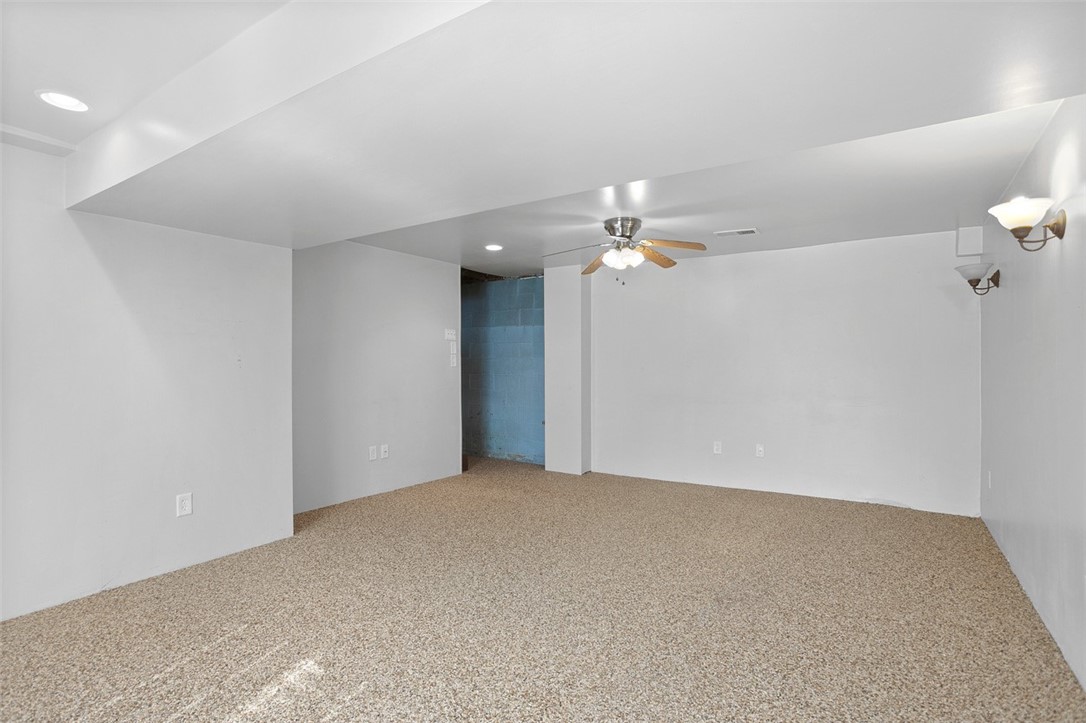 Hempfield Twp, Pennsylvania 15601, United States, 3 Bedrooms Bedrooms, ,2 BathroomsBathrooms,Residential,Contingent,180906