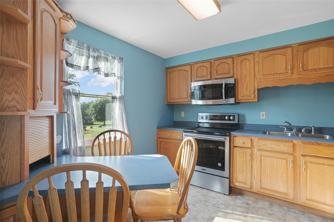 Hempfield Twp, Pennsylvania 15601, United States, 3 Bedrooms Bedrooms, ,2 BathroomsBathrooms,Residential,Contingent,180906