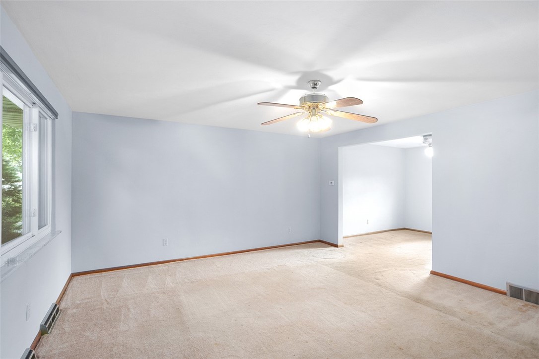 Hempfield Twp, Pennsylvania 15601, United States, 3 Bedrooms Bedrooms, ,2 BathroomsBathrooms,Residential,Contingent,180906