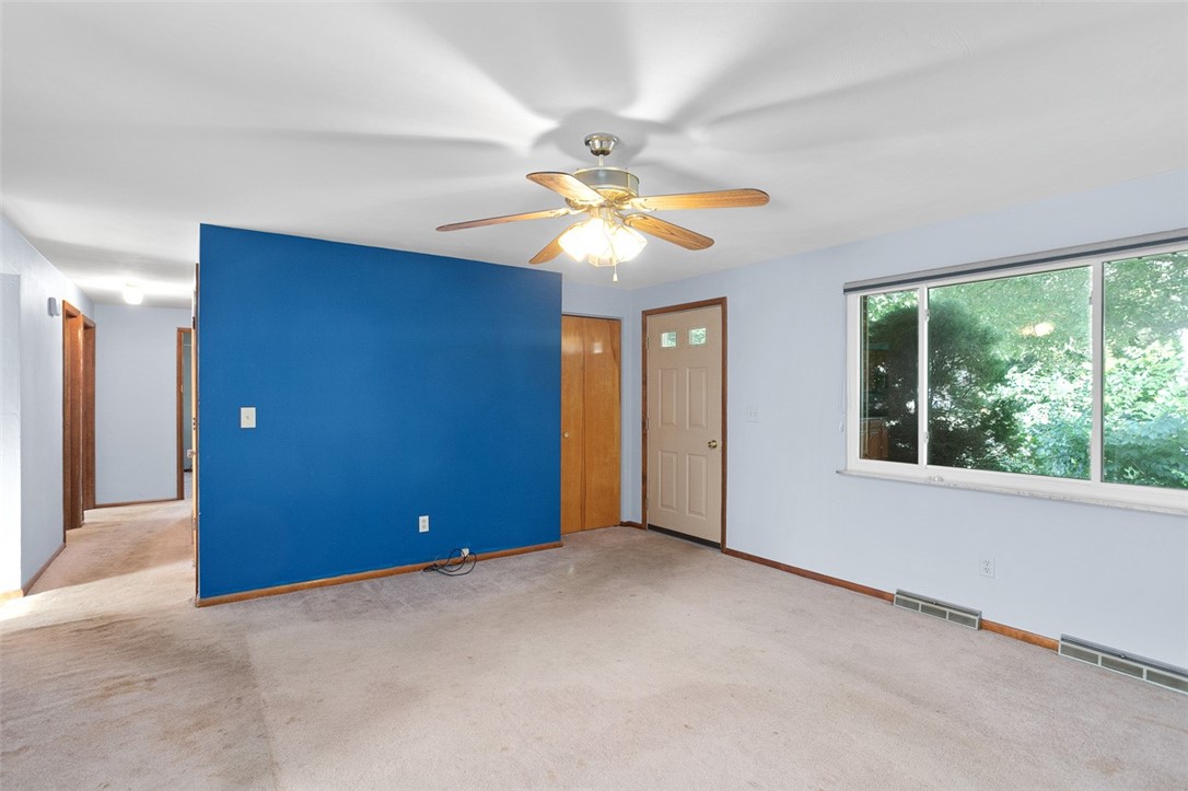 Hempfield Twp, Pennsylvania 15601, United States, 3 Bedrooms Bedrooms, ,2 BathroomsBathrooms,Residential,Contingent,180906