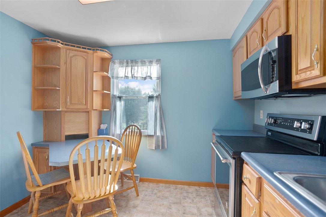 Hempfield Twp, Pennsylvania 15601, United States, 3 Bedrooms Bedrooms, ,2 BathroomsBathrooms,Residential,Contingent,180906