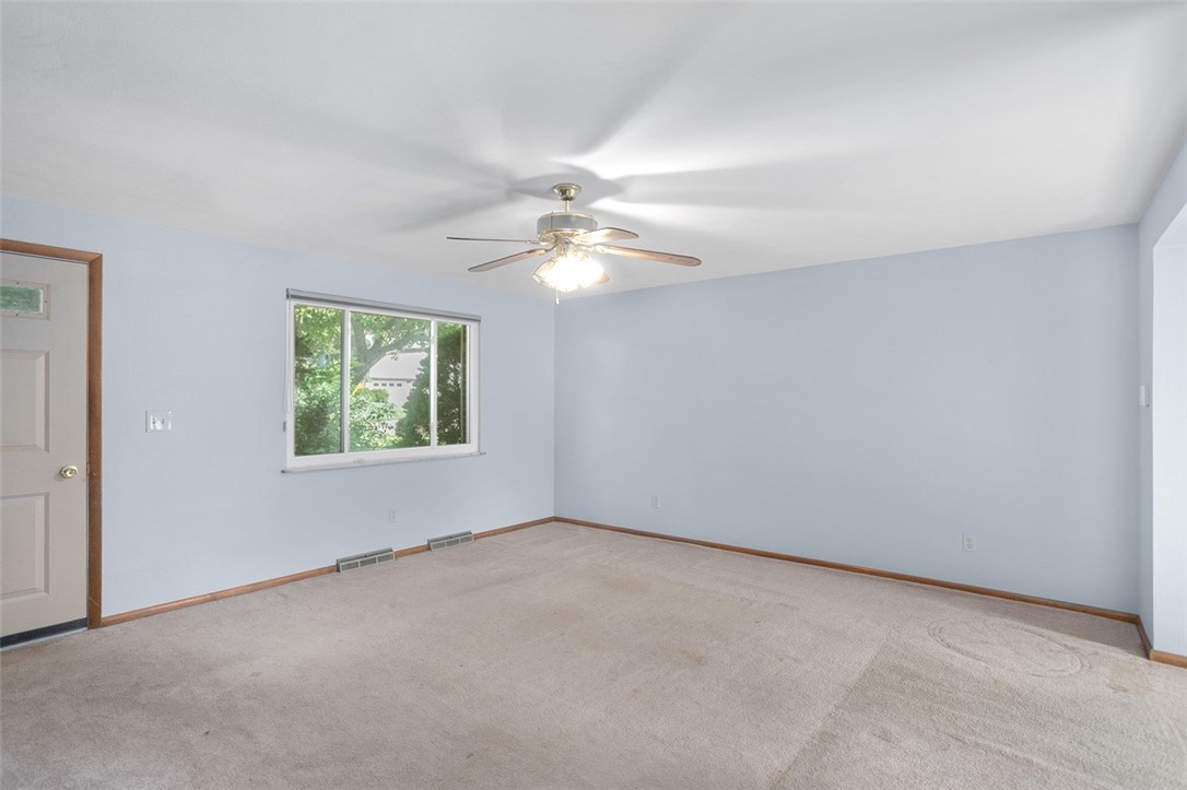 Hempfield Twp, Pennsylvania 15601, United States, 3 Bedrooms Bedrooms, ,2 BathroomsBathrooms,Residential,Contingent,180906