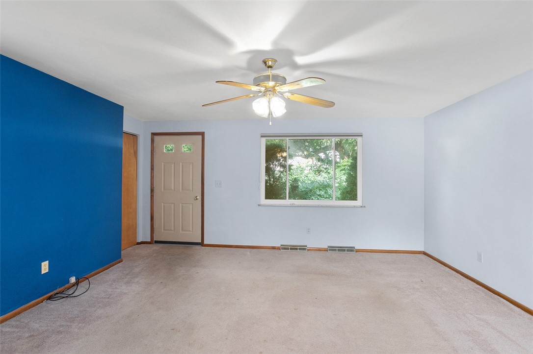 Hempfield Twp, Pennsylvania 15601, United States, 3 Bedrooms Bedrooms, ,2 BathroomsBathrooms,Residential,Contingent,180906