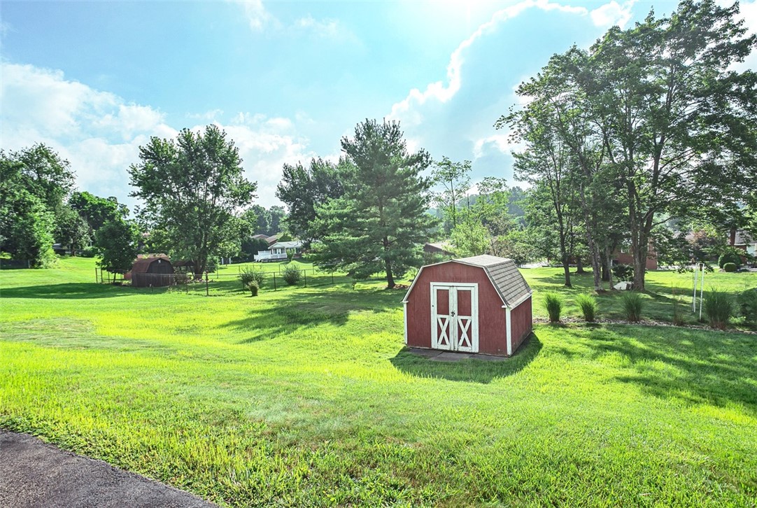 Hempfield Twp, Pennsylvania 15601, United States, 3 Bedrooms Bedrooms, ,2 BathroomsBathrooms,Residential,Contingent,180906