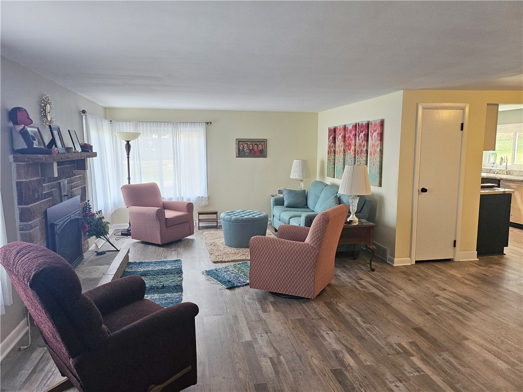 Slippery Rock Boro, Pennsylvania 16057, United States, 3 Bedrooms Bedrooms, ,2 BathroomsBathrooms,Residential,Contingent,133661