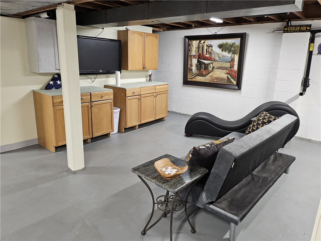 Slippery Rock Boro, Pennsylvania 16057, United States, 3 Bedrooms Bedrooms, ,2 BathroomsBathrooms,Residential,Contingent,133661