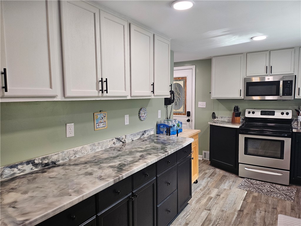 Slippery Rock Boro, Pennsylvania 16057, United States, 3 Bedrooms Bedrooms, ,2 BathroomsBathrooms,Residential,Contingent,133661