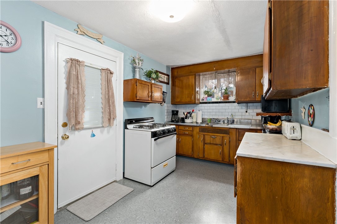 365 Olancha Ave Ave, Brentwood, Pennsylvania image 7