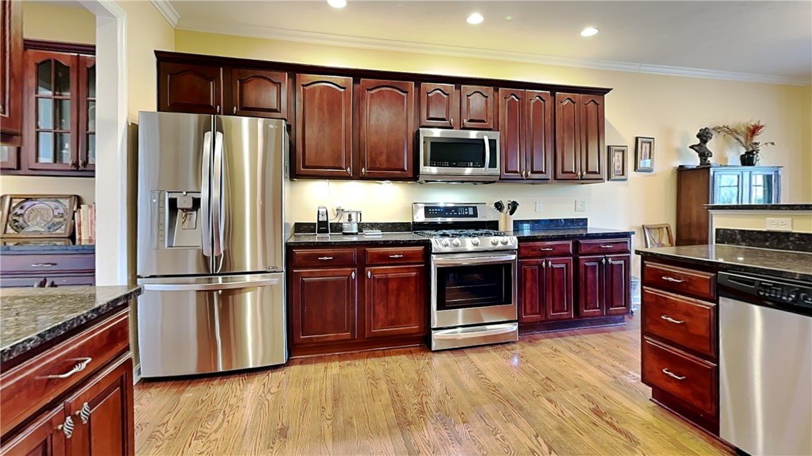 Ohio Twp, Pennsylvania 15143, United States, 4 Bedrooms Bedrooms, ,4 BathroomsBathrooms,Residential,Contingent,92008