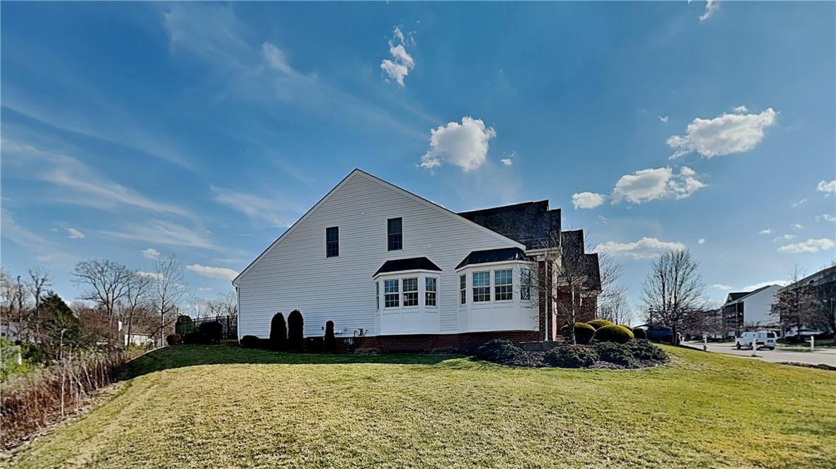 Ohio Twp, Pennsylvania 15143, United States, 4 Bedrooms Bedrooms, ,4 BathroomsBathrooms,Residential,Contingent,92008