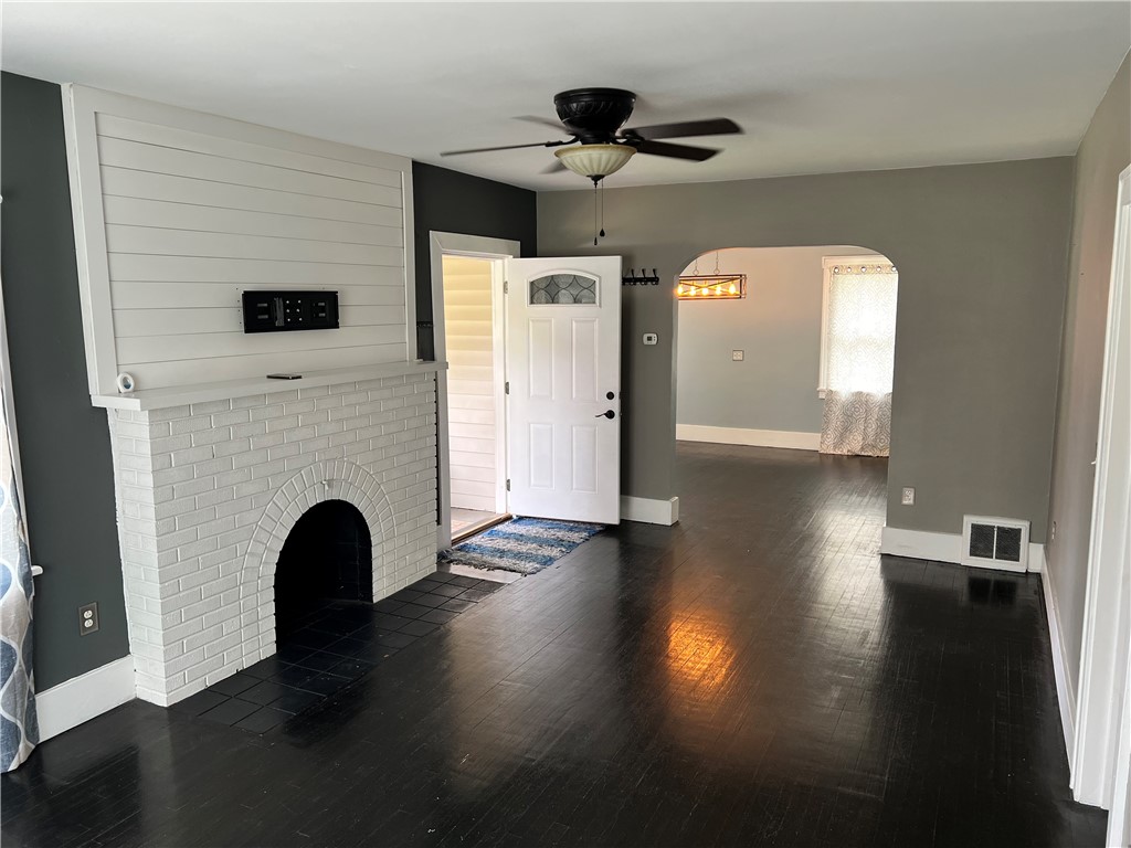 406 Service Ave