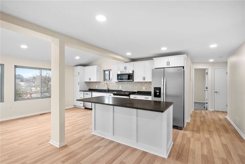 Homes For Sale - 26 Seneca Road Rd<br/> Bethel Park, PA 15241