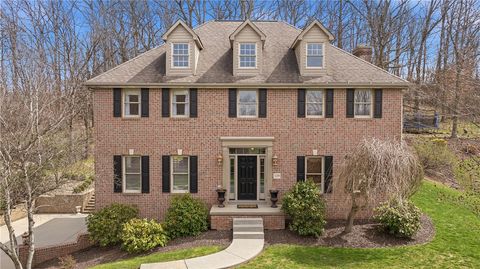 Photo of 128 Oakview Drive, Cranberry Twp, PA 16066 (MLS # 1748675)