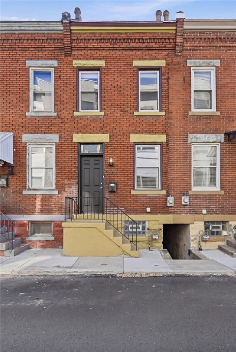 Photo of 4854 Plum Way, Pittsburgh, PA 15201 (MLS # 1748449)