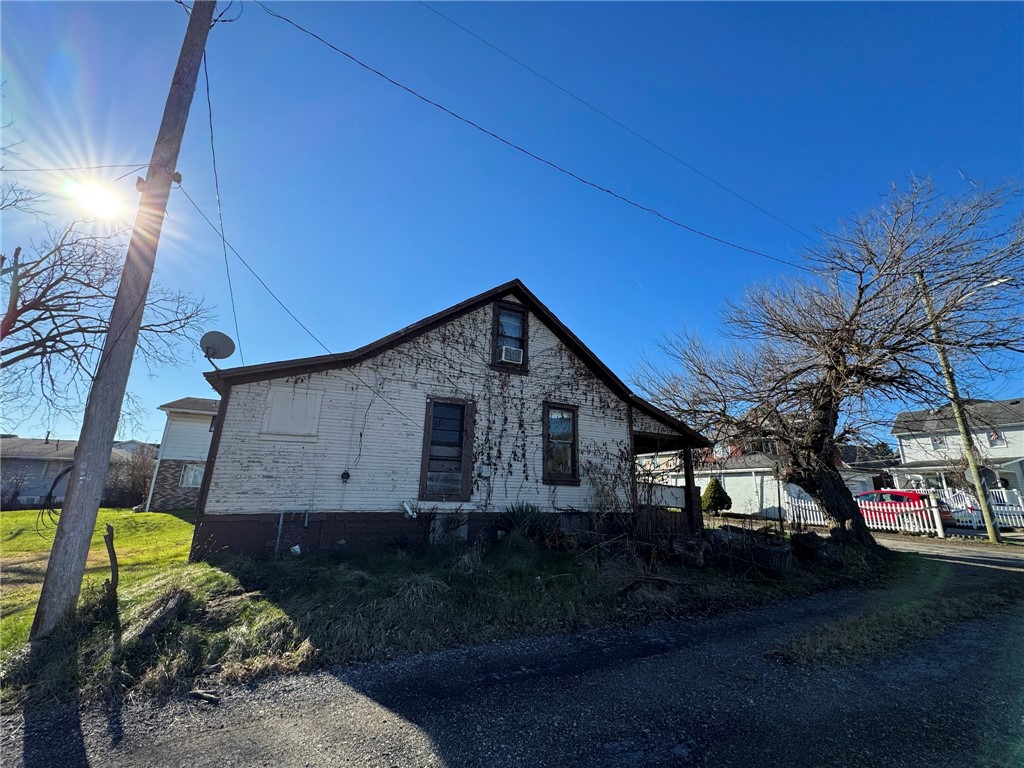 220 E Jackson St
