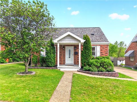 Photo of 301 Owens Ave, Mckeesport, PA 15133 (MLS # 1752610)