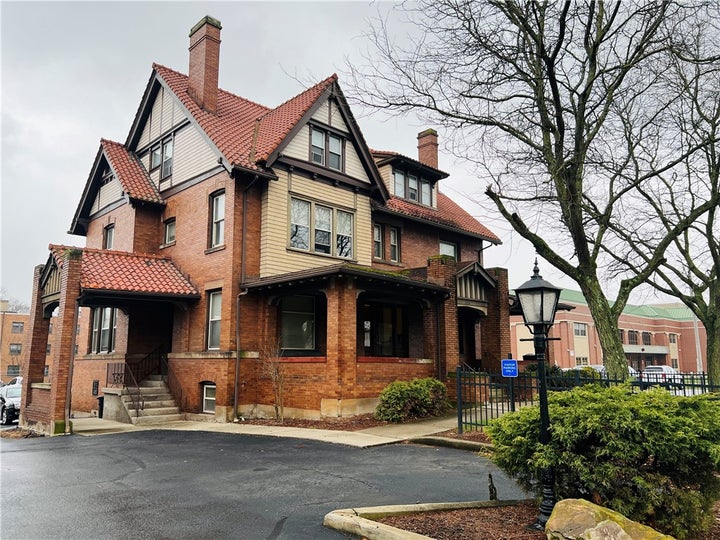 Photo 1 of 29 — 314 E Lincoln Ave, New Castle, PA 16105