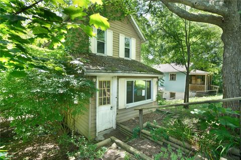 Photo of 502 Main St, Lyndora, PA 16045 (MLS # 1731496)