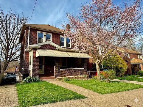 Photo of 7239 Princeton Pl, Pittsburgh, PA 15218 (MLS # 1746632)