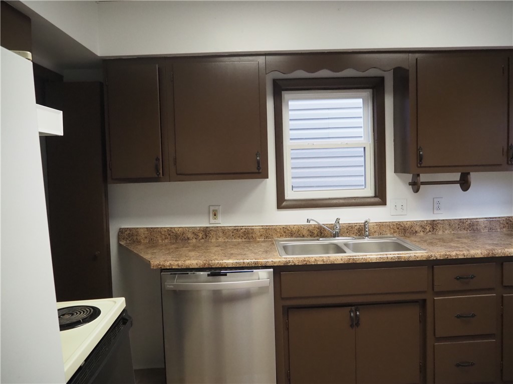 City Of But NW, Pennsylvania 16001, United States, 5 Bedrooms Bedrooms, ,2 BathroomsBathrooms,Residential,Active,22646