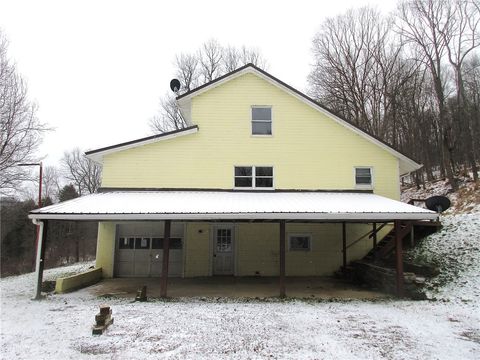 Photo of 746 Hunters Ridge Rd, Mount Morris, PA 15349 (MLS # 1737326)