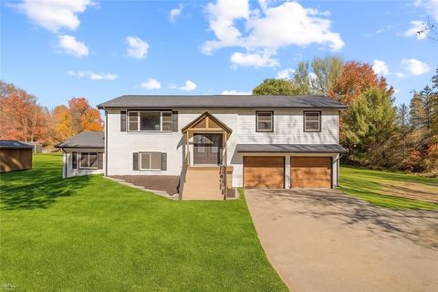 1130 Blue Sky Dr Neshannock Twp PA 16105