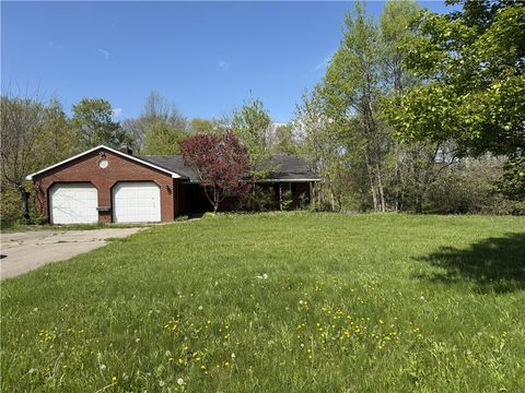 Photo of 106 Country Ln, Slippery Rock, PA 16057 (MLS # 1751724)