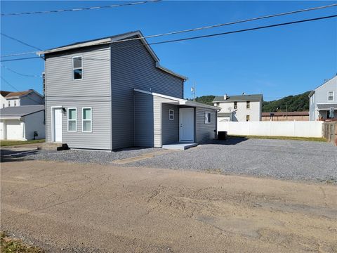 Photo of 1012 Birch Way, Coraopolis, PA 15108 (MLS # 1743127)