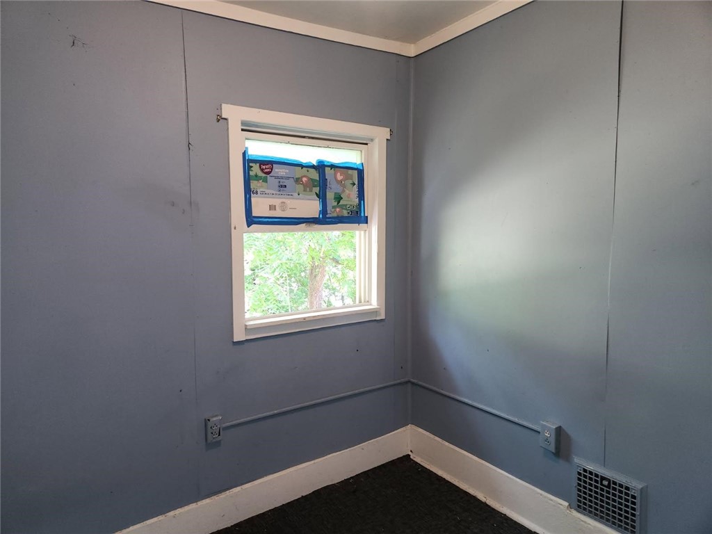 New Castle, Pennsylvania 16101, United States, 4 Bedrooms Bedrooms, ,2 BathroomsBathrooms,Residential,Pending,176269