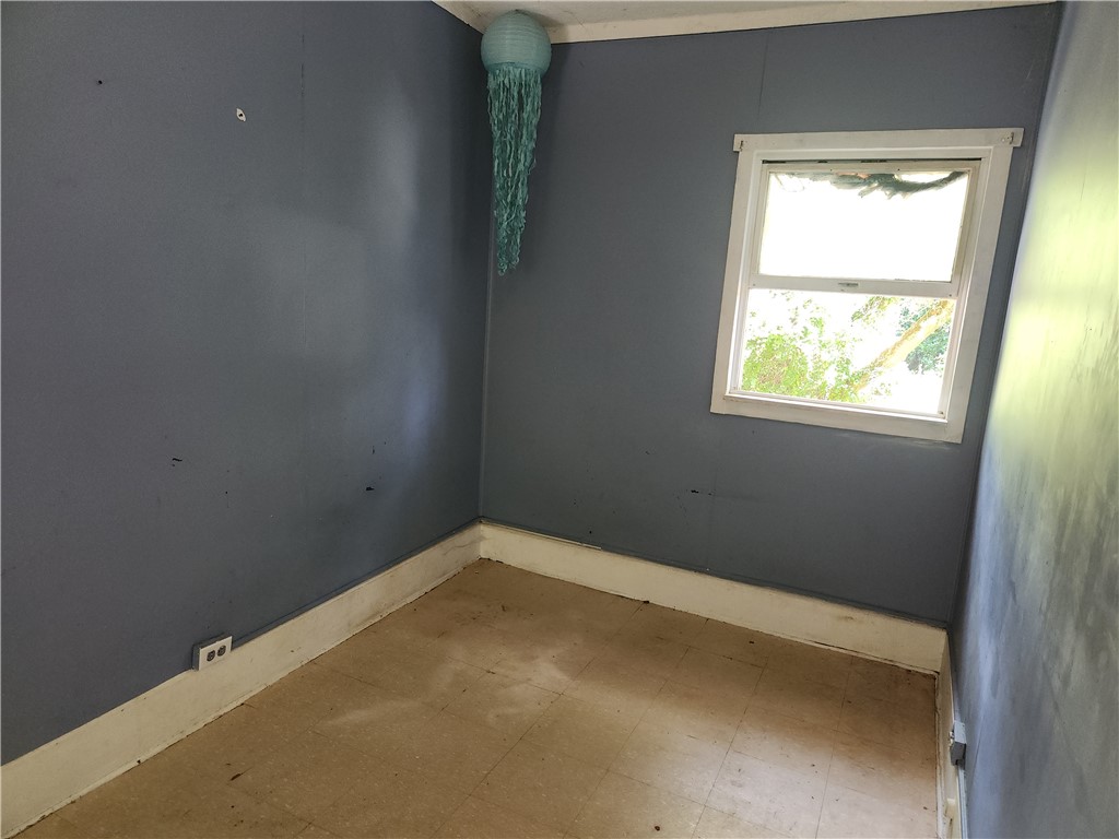 New Castle, Pennsylvania 16101, United States, 4 Bedrooms Bedrooms, ,2 BathroomsBathrooms,Residential,Pending,176269