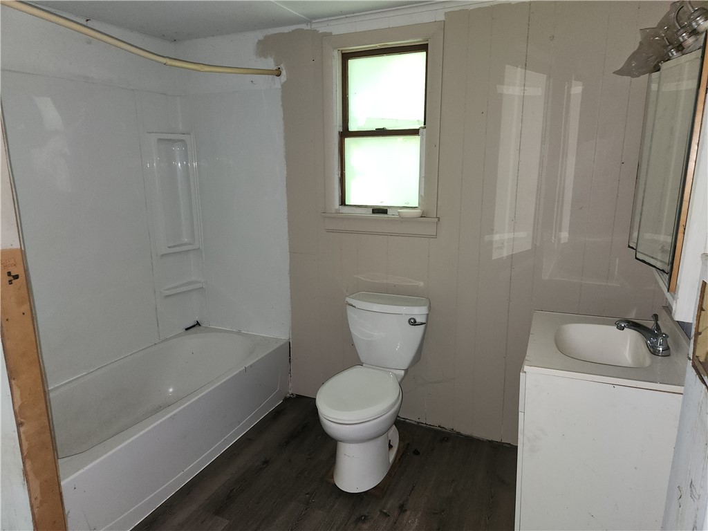 New Castle, Pennsylvania 16101, United States, 4 Bedrooms Bedrooms, ,2 BathroomsBathrooms,Residential,Pending,176269