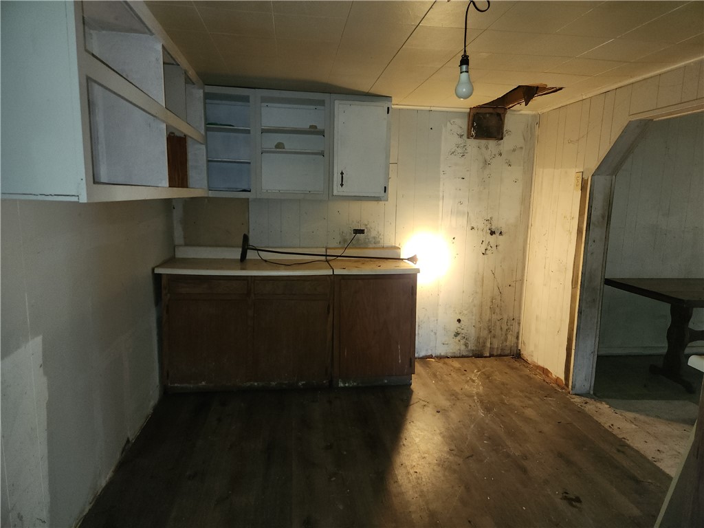 New Castle, Pennsylvania 16101, United States, 4 Bedrooms Bedrooms, ,2 BathroomsBathrooms,Residential,Pending,176269