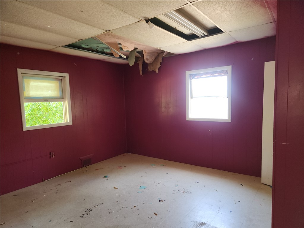 New Castle, Pennsylvania 16101, United States, 4 Bedrooms Bedrooms, ,2 BathroomsBathrooms,Residential,Pending,176269