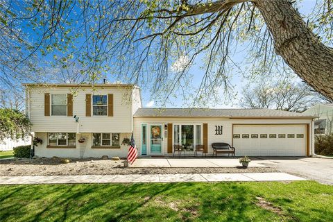 Photo of 1013 Brentwood Dr, Greenville, PA 16125 (MLS # 1751399)