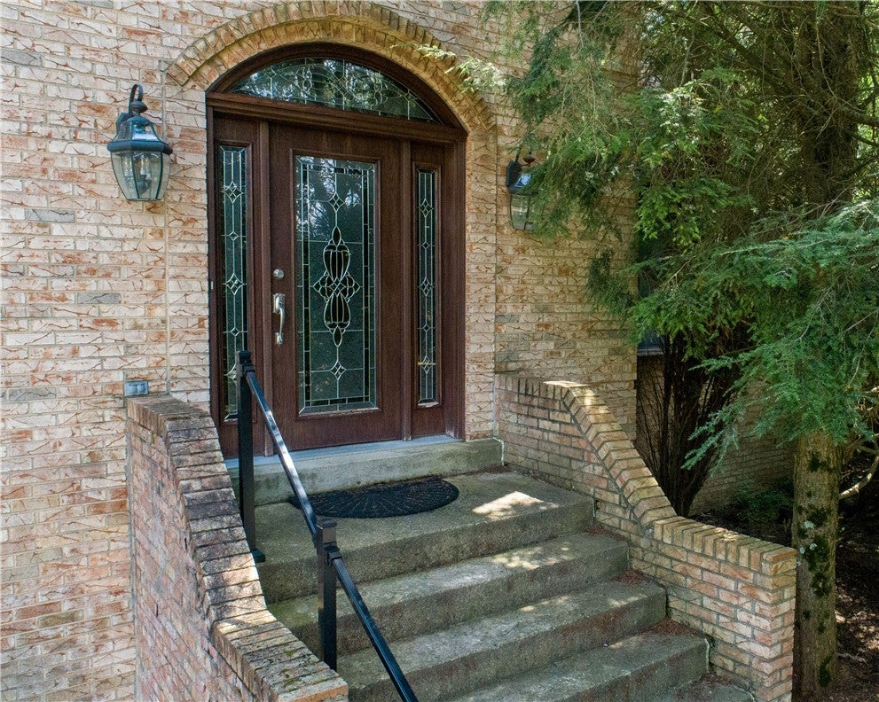 302 High Oaks Ct