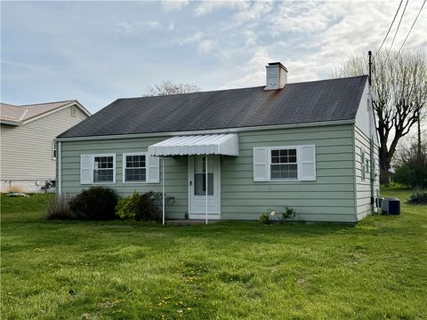 Photo of 503 Cleveland St, Kittanning, PA 16201 (MLS # 1748299)